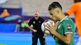 بلماضي وبلايلي و”الخضر” في سباق جوائز “الكاف”