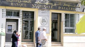 جزائريون أودعوا 30 ألف مليار في البنوك خلال 3 أشهر!