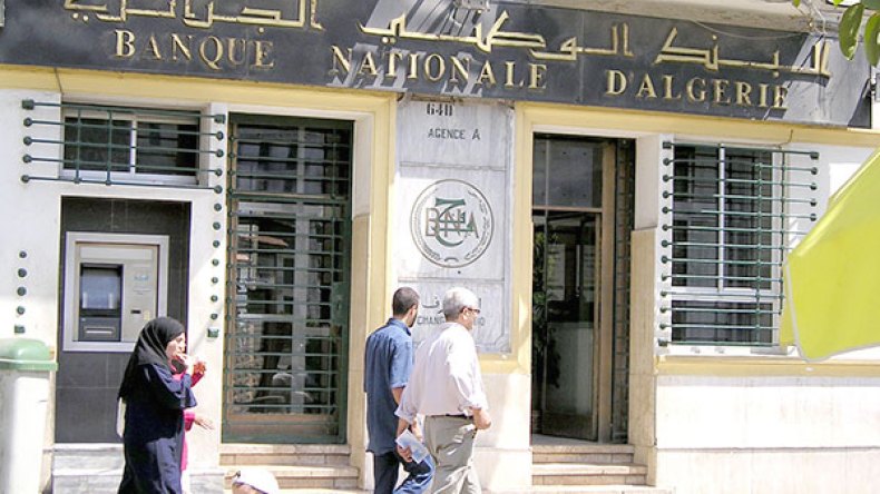 جزائريون أودعوا 30 ألف مليار في البنوك خلال 3 أشهر!