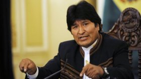 رئيس جمهورية بوليفيا ينضم إلى فريق كروي!