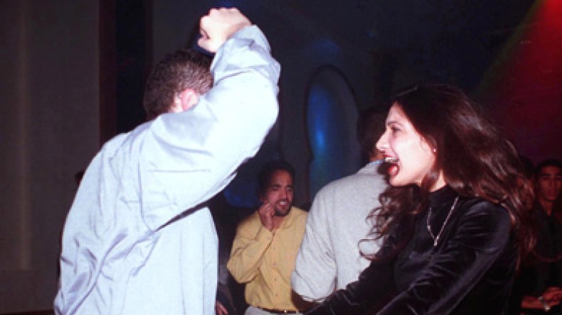 الملايير تضيع تحت غطاء مصروف الجيب وسهرات البيزنس