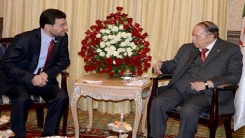 بوتفليقة يفند إشاعة تدهور وضعه الصحي