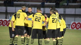 الإدارة تضبط قائمة المسرحين وتتفاوض لتخفيض الأجور