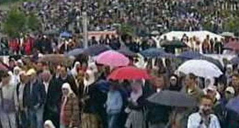 Bosnie: les musulmans commémorent le massacre de Srebrenica