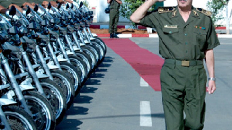 اللواء بوسطيلة يحث على دعم مخطط مكافحة الإرهاب تحت إشراف الجيش