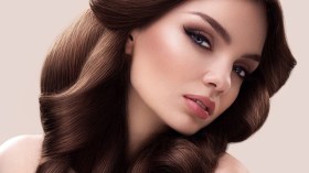 ماسك القرفة والعسل.. بوتوكس طبيعي للشعر