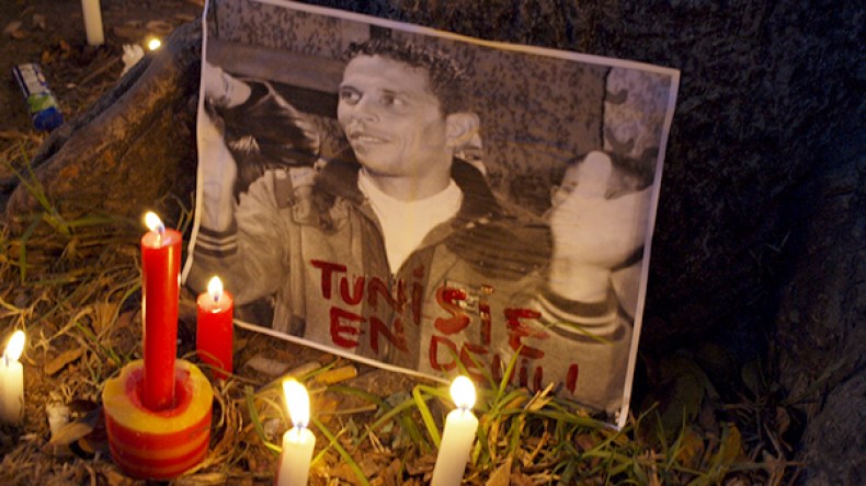 التوانسة يردّدون “البوعزيزي ليس شهيدا واللّه لا تربحو” !