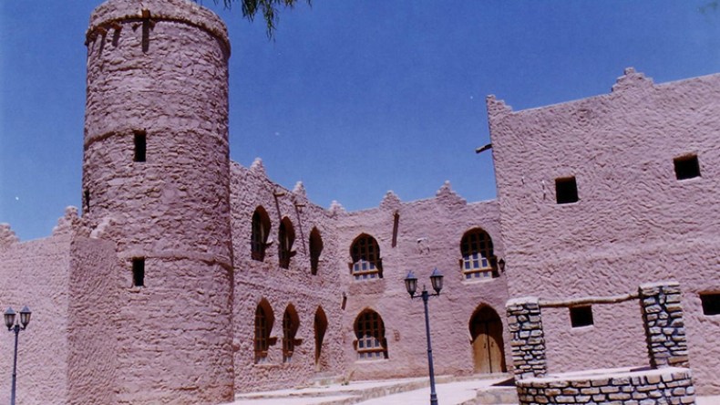 مسؤول بولاية النعامة متهم بإهانة رئيس زاوية الشيخ بوعمامة