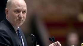 القضاء الفرنسي يفتح تحقيقا في اتهامات لنائب باعتداءات جنسية