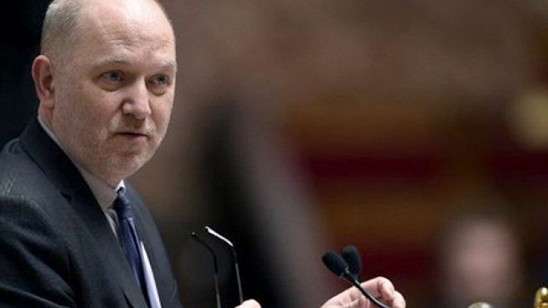 القضاء الفرنسي يفتح تحقيقا في اتهامات لنائب باعتداءات جنسية