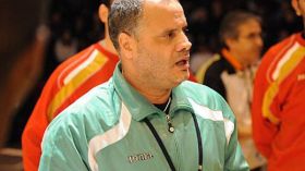 بوشكريو يوقع رسميا عقده كمدرب للمنتخب الوطني كرة اليد الى غاية 2017