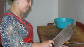 امرأة “كاميكاز ” تتحدى المجتمع بامتهان الجزارة