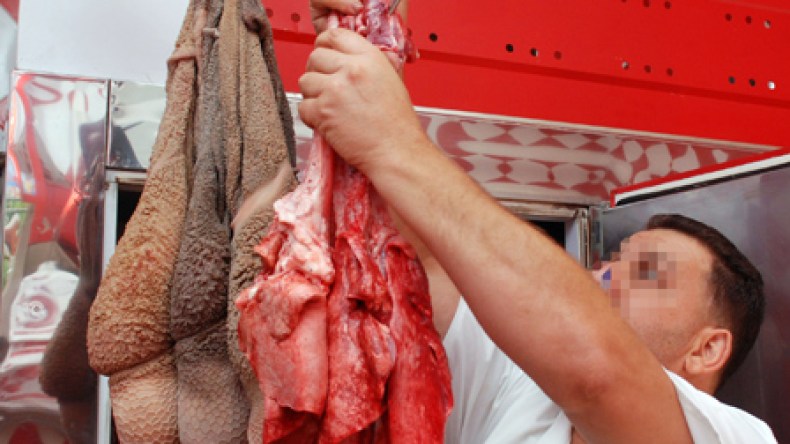 الجزائريون يأكلون لحوما ملوّثة بالصدأ والجراثيم