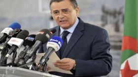 بوشوارب “يغازل” أرباب العمل الجزائريين في فرنسا