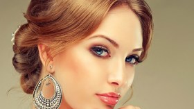 هذا الموسم…موضة الأقراط الكبيرة