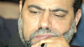 جماعة مناصرة تخير أبو جرة بين الحكومة  أو رئاسة الحركة