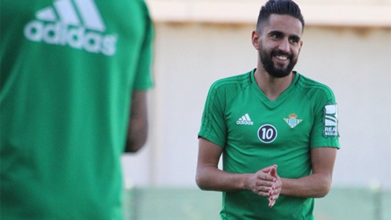 بودبوز: أنا سعيد في بيتيس.. وسأعود إلى مستواي تدريجيا