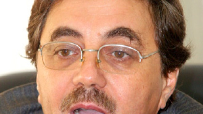 الجمارك تحقق مع مفتش وعونين بشأن إدخال 3 حقائب ألبسة دون تفتيشها