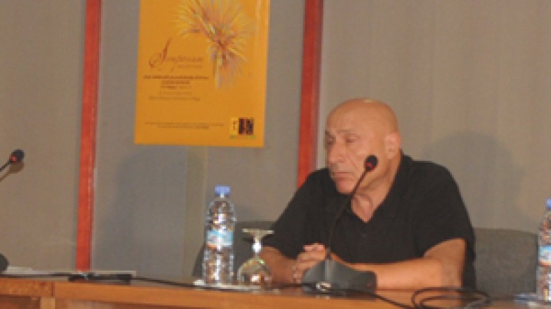 بوجدرة يحصل على الدّرع الثقافي القاري ويلقي كلمته بالعربية