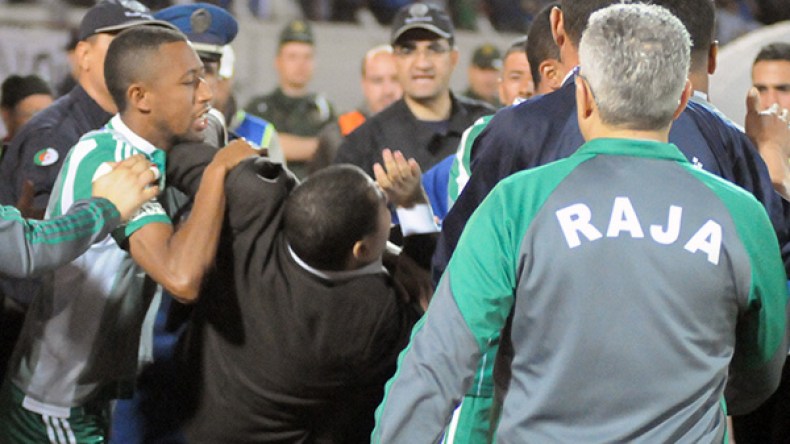 اتهامات مغربية للأمن وأسرة الوفاق بالاعتداء على لاعبي وأنصار وصحافيي الرجاء