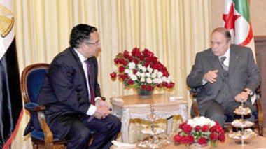 Le président Bouteflika reçoit le ministre égyptien des Affaires étrangères