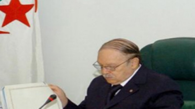 عزي : “نتوقع قرارات تكميلية للمصالحة الوطنية سيوقعها الرئيس قريبا”