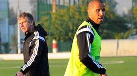 الفاف تراهن على بوڤرة أو عنتر يحيى لتدعيم العارضة الفنية للمنتخب