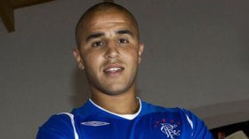 بوقرة:لعبت ضد رونالدينيو بفضل الخضر ومتحمس للقاء ميلان وديا