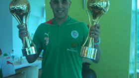 مجيد بوقرة يستلم جائزة احسن لاعب عربي 2010( فيديو )