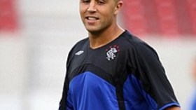 إصابة بوقرة تبعده أسبوعين عن الملاعب