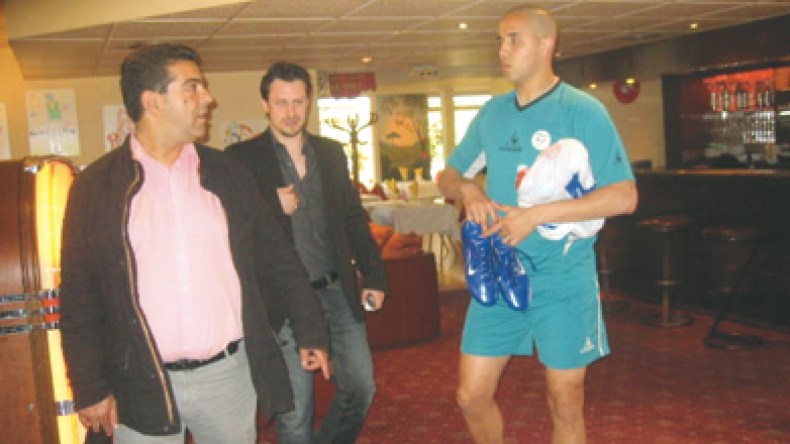 أندية انجليزية تتصارع من أجل خطف بوقرة