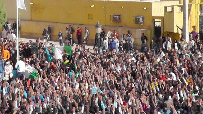 5 آلاف شخص في مسيرة للمطالبة بتحسين معيشتهم بالبويرة