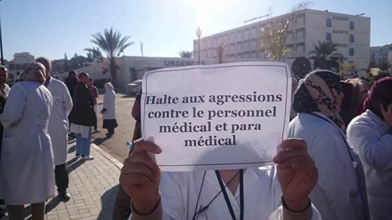 أطباء وممرضو مستشفى محمد بوضياف بالبويرة يحتجون
