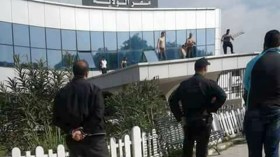 7 شبان يهددون بالإنتحار الجماعي بسبب السكن بالبويرة