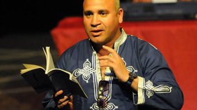 ديوان “الثلجنار” لعبد الرزاق بوكبة قريبا على الخشبة بالمغرب