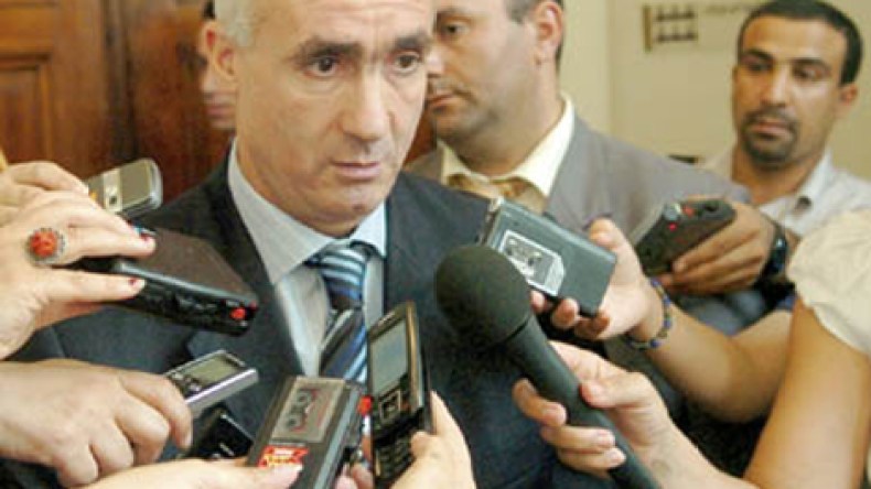 بوكرزازة يقترح فتح نقاش لتقويم الأفلان قبل انتخاب الأمين العام