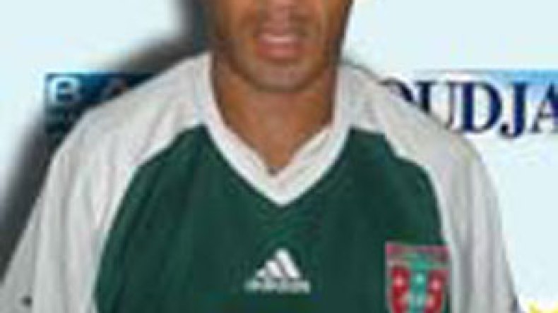 “توقيعي للحمراوة مجرد إشاعات ولن أغادر شبيبة بجاية”