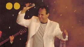 “تيمقاد” يكرّم الراحل كاتشو بإستضافة نجله لتأدية أشهر أغانيه