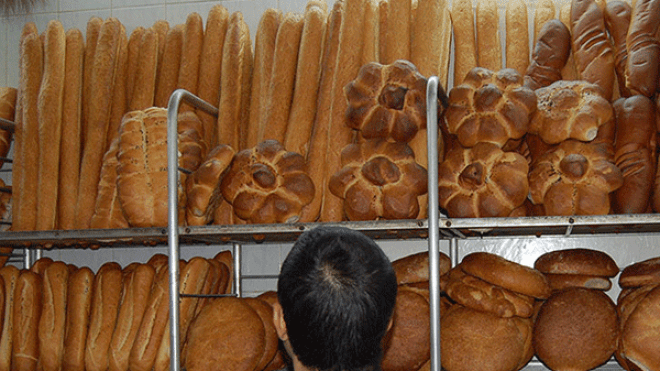 خبازون يرفعون سعر الخبز إلى  15 دج بعديد الولايات