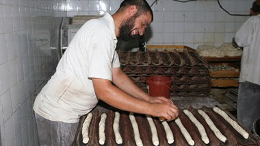 Scarcity of bread due to the bakers' holidays