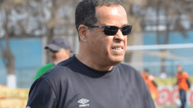 شارف يقصي لاعبي الوفاق ويدلل النصرية