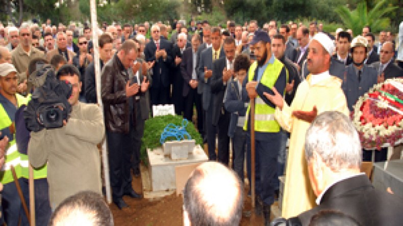 جنازة بومعزة تجمع شمل السلطة والمعارضة بمقبرة العالية