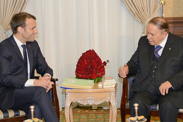 Bouteflika s’entretient au téléphone avec Macron