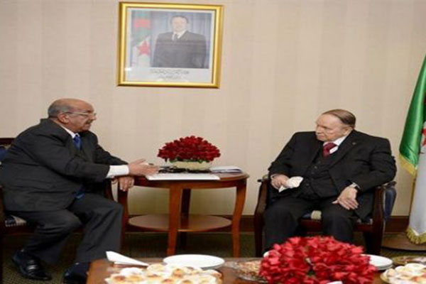 Réapparition du président Bouteflika après 55 jours d’absence