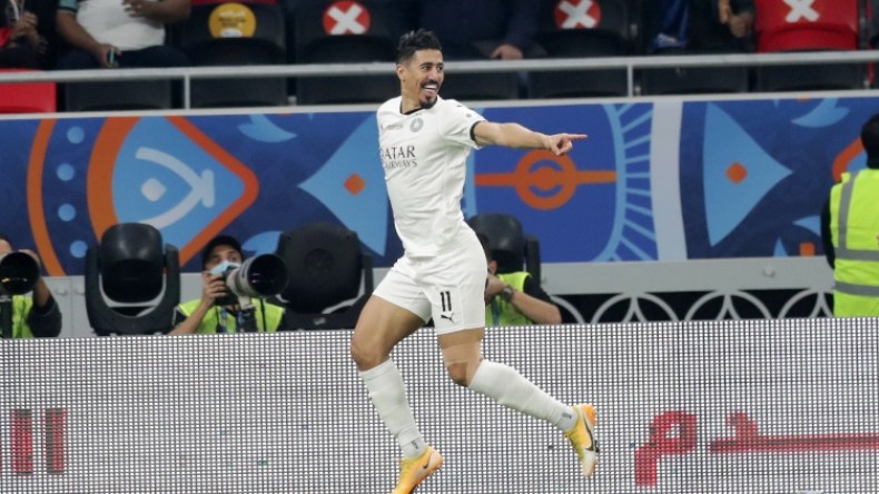 بِالفيديو: بونجاح يُهدي السد كأس أمير قطر