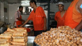 إستيراد أئمة للتراويح وحمود بوعلام وطباخين جزائريين للشربة والبوراك في تونس