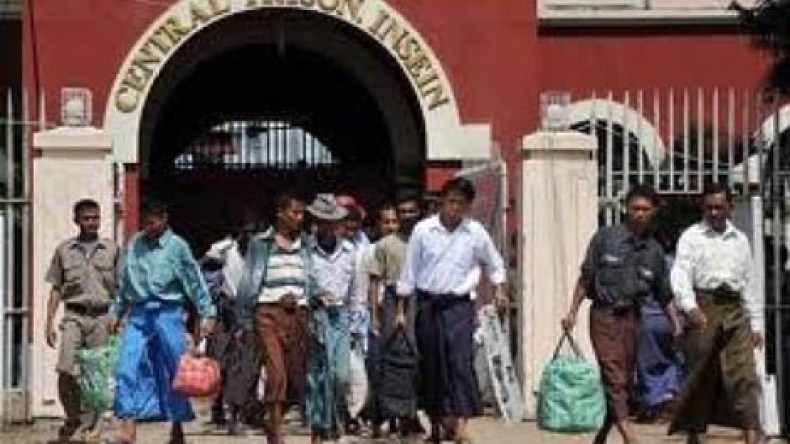 بورما تفرج عن 69 سجينا سياسيا تزامنا مع زيارة كاثرين آشتون