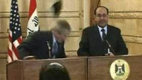 عشرات النساء تنتظر ولادة “منتظر” وحذاء بوش يجتاح أحاديث الجزائريين