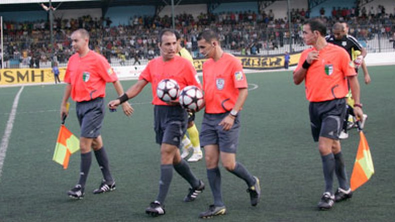 التحكيم..نقطة سوداء في بطولة عرجاء