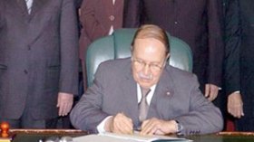 بوتفليقة ينهي أسبوعا من الانتظار بتجديد الثقة في طاقم أويحي